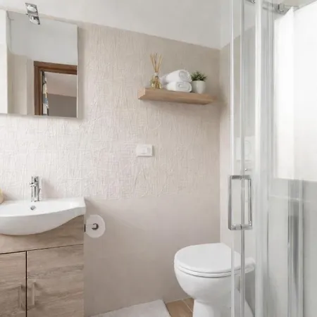 Amelia 5 Bed & Breakfast 4*